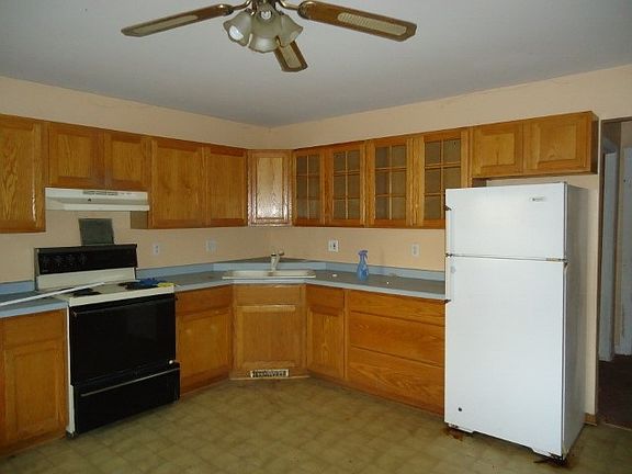 5th image of 323 N High St