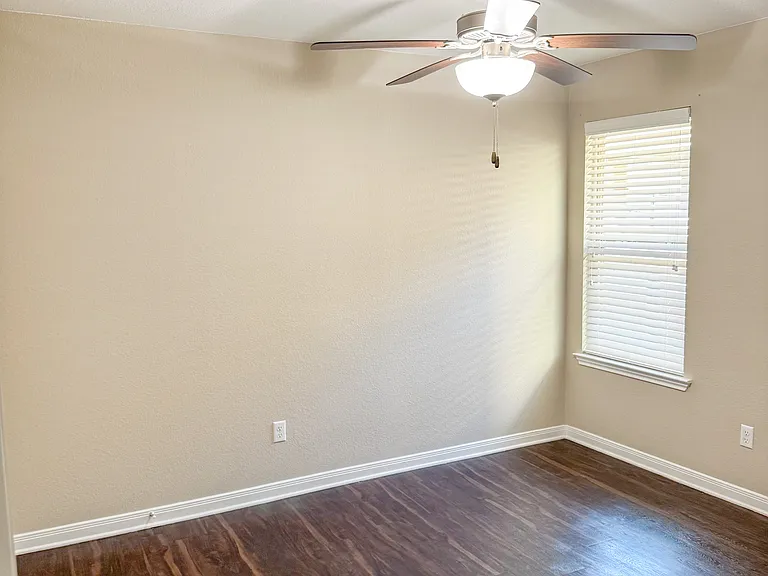 3407 Castleton Dr — Photo 23
