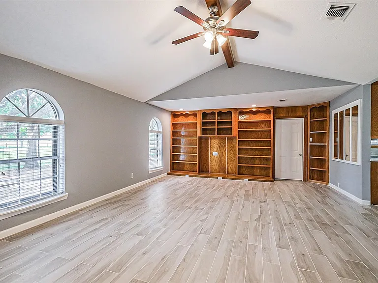 4319 Pine Meadow Dr — Photo 2