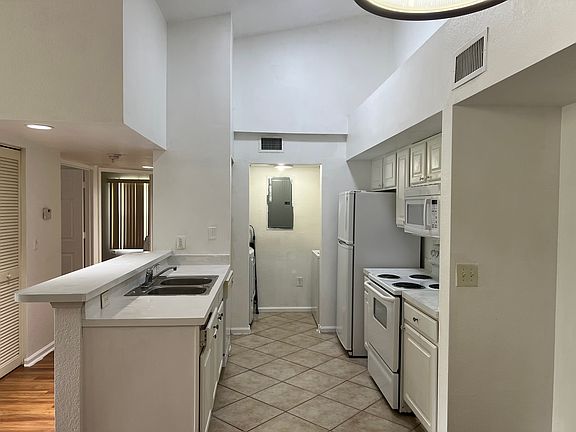 3rd image of 4149 Residence Dr APT 817