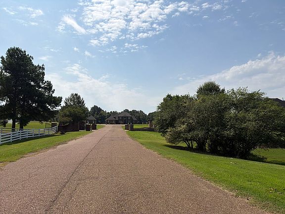 4th image of 225 Spring Run Dr