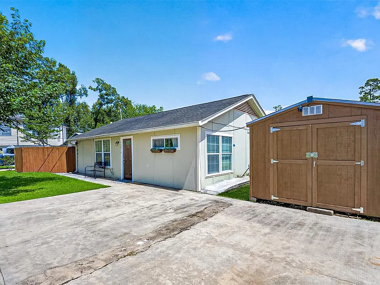 12814 Royce Ln — Photo 2