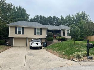 1005 SW Hiawatha Dr, Blue Springs, MO 64015