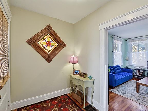 3rd image of 3028 Montclair Ave