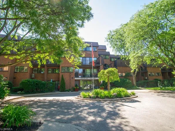 36 Hayhurst Rd #328, Brantford, ON N3R 6Y9