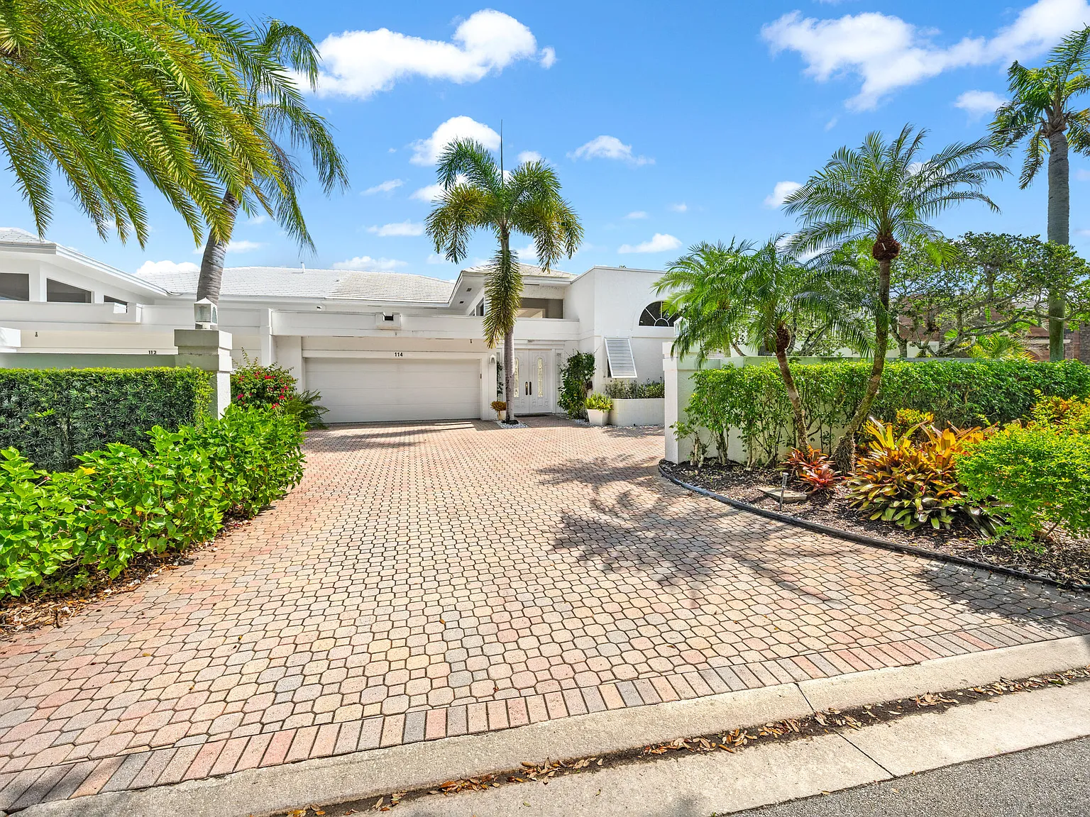 3 bed, 3.5 bath, 3171 sqft, $22,000 — Photo 3