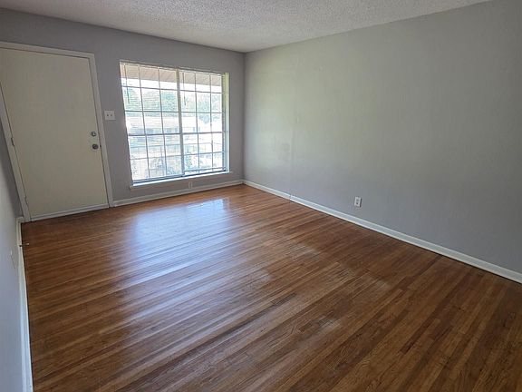 3rd image of 33 Sagewood Ct