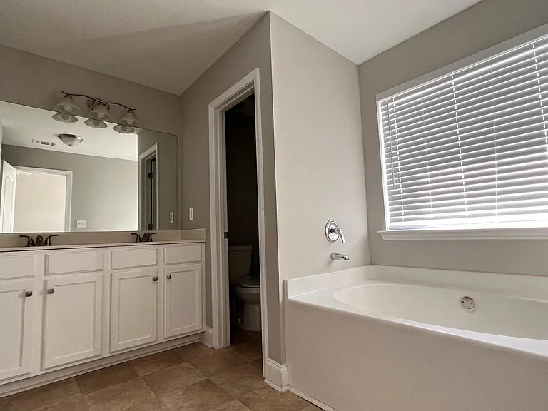 139 Northfield Cir — Photo 9