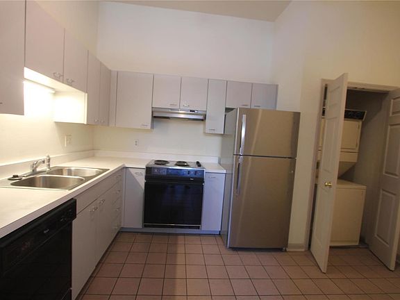 3rd image of 3900 Shenandoah Ave