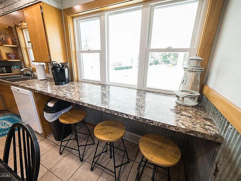 3 bed, 1553 sqft, $2,450 — Photo 2