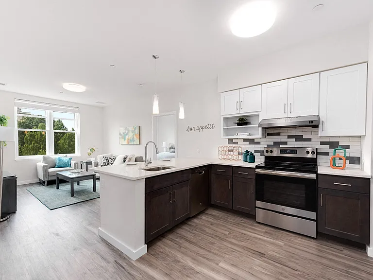 Station Row Apartments — Photo 1