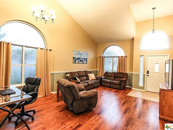 3rd image of 407 Weeping Willow Dr