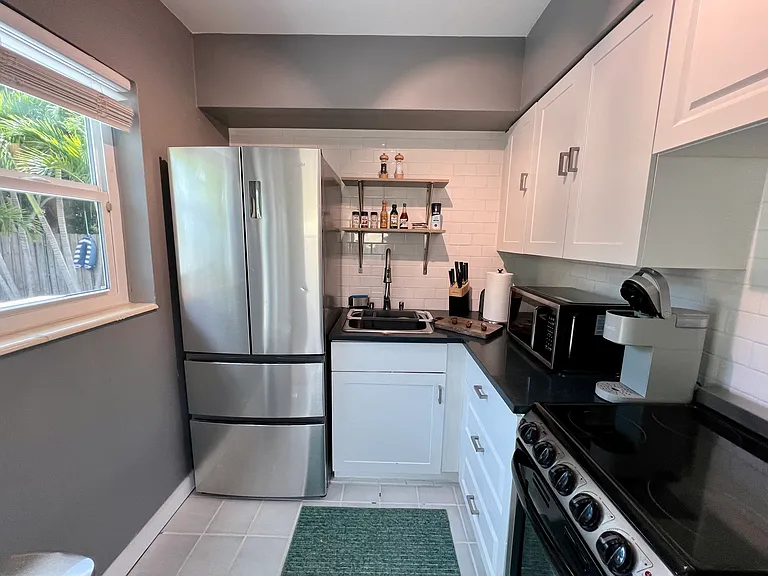 1904 NE 26th Dr #1 — Photo 8