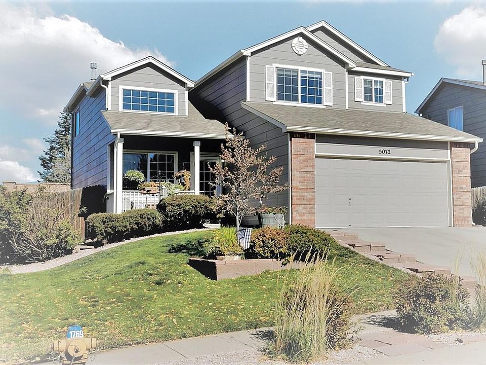 Beautiful front yard and cozy front porch!