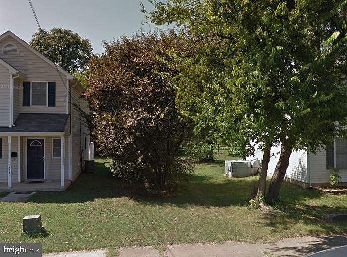 1st image of 905 White St