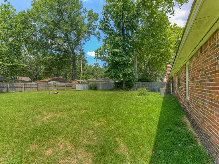 1261 W Perkins Rd — Photo 27