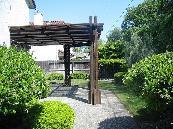 4th image of 531 Shady Glen Ave