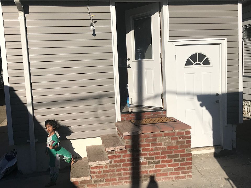 2nd image of 2136 Coleman St