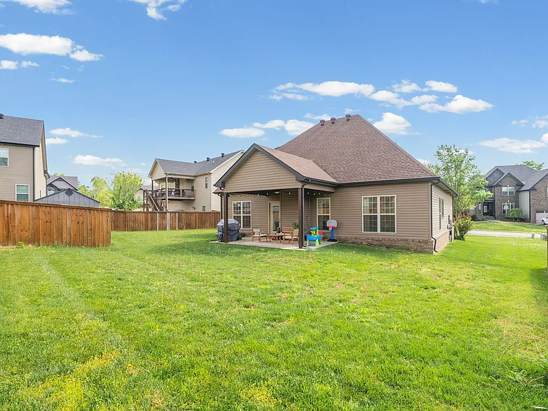 404 Sedgwick Ln — Photo 30