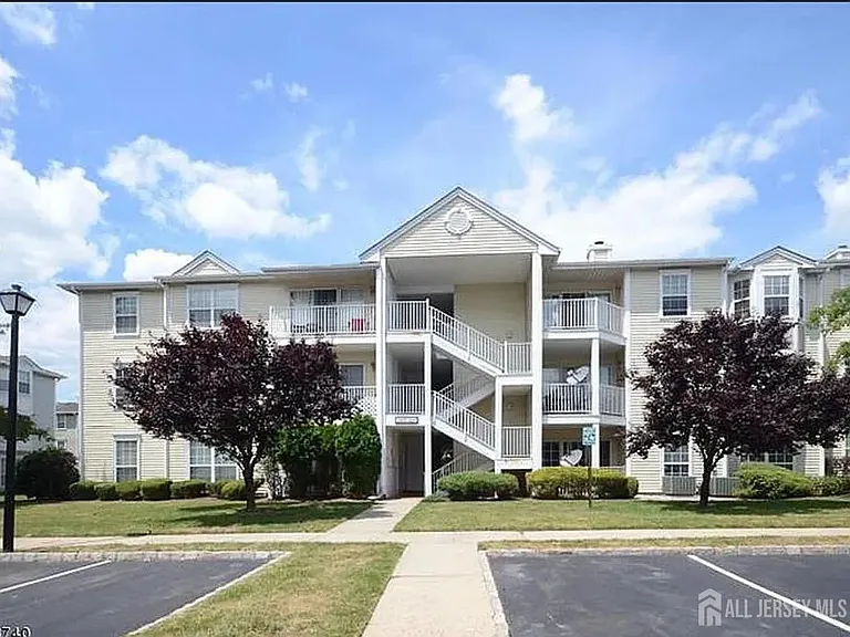 225 Rachel Ct — Photo 1