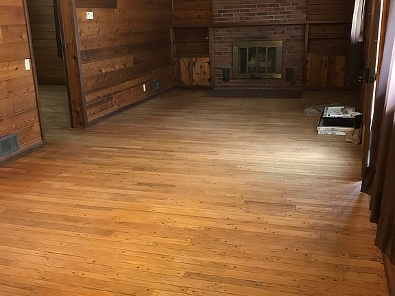 3rd image of 606 W Locust St