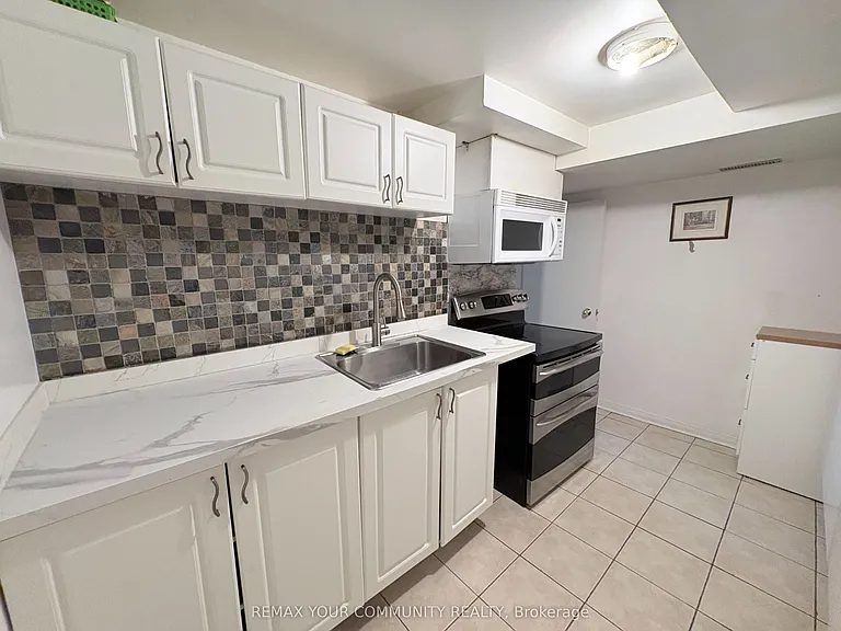 58 Kings Cross Ave #BASEMENT — Photo 3