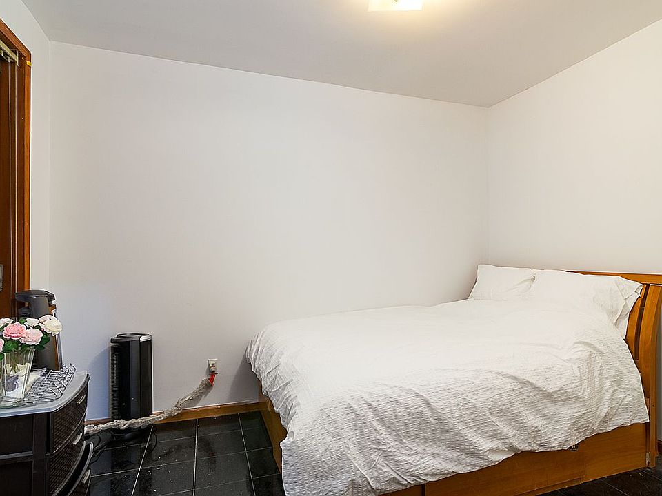 1st image of 208 Grand St #6