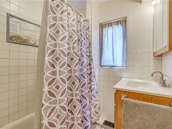 726 Chartiers Ave, Mc Kees Rocks, PA 15136