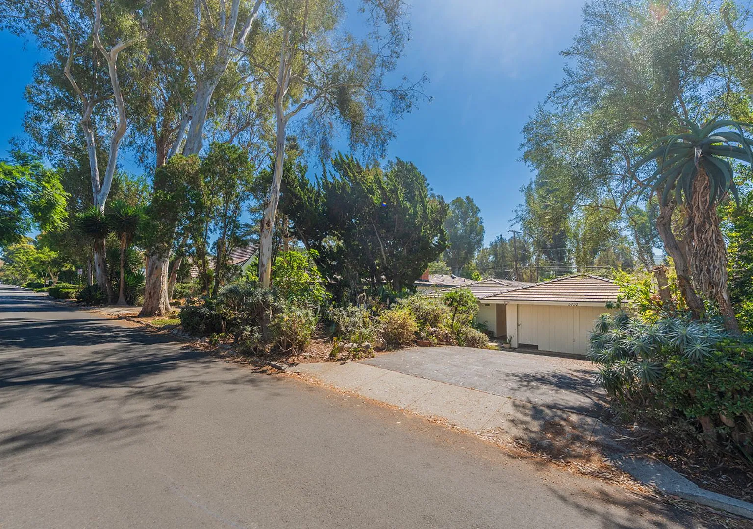 3 bedroom Valmonte home with private courtyard — Photo 2