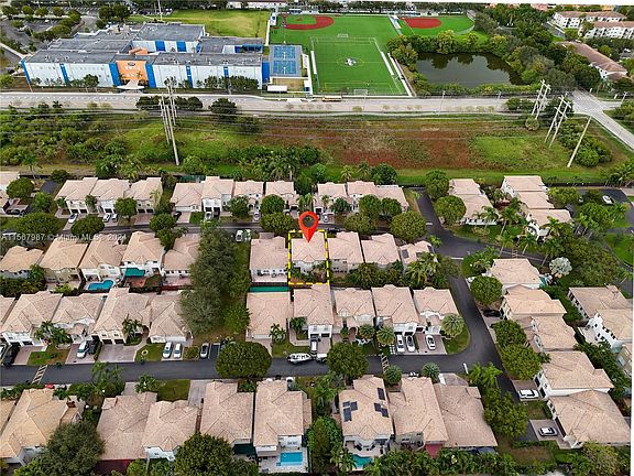 4th image of 10982 NW 48th Ln #10982