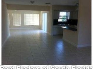 207 Lawn Acres Cir, Hollywood, FL 33023