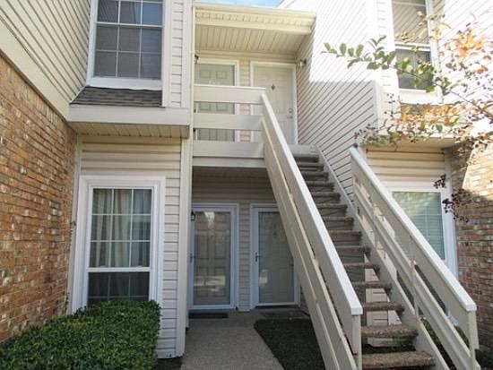 Entrance located 2nd floor, left unit