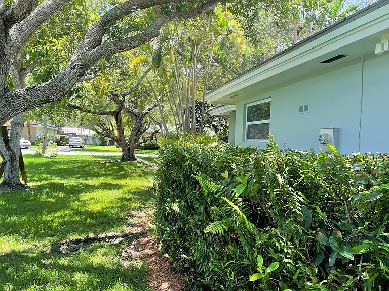 16037 SW 74th Pl — Photo 14