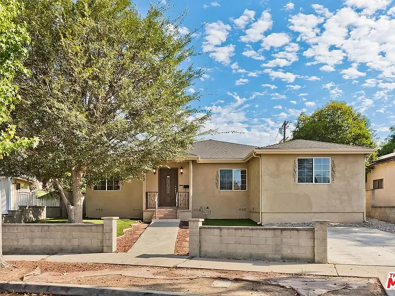 17322 Martha St — Photo 2
