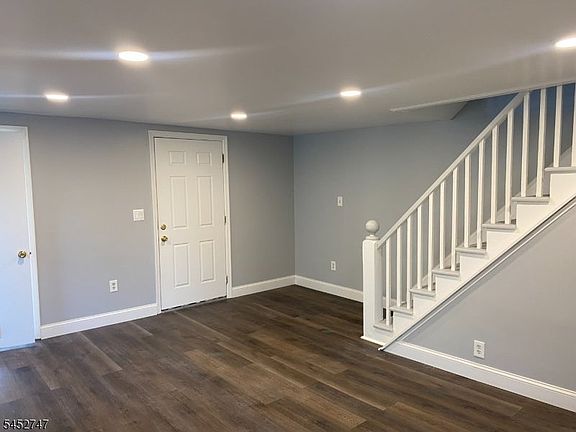 4th image of 474 Main St