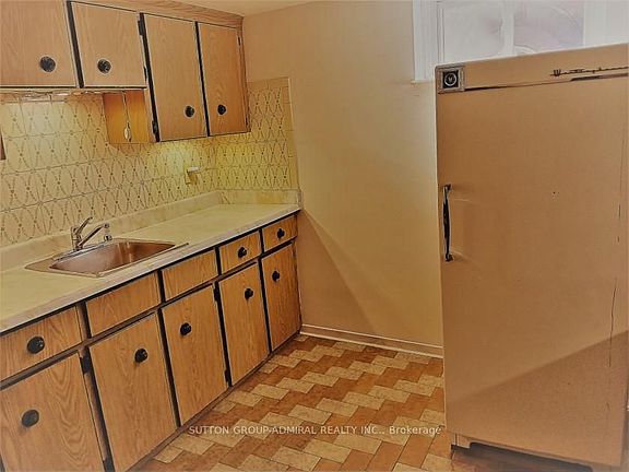 3rd image of 112 Strathnairn Ave