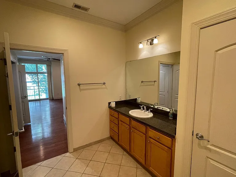 317 W Morgan St — Photo 7