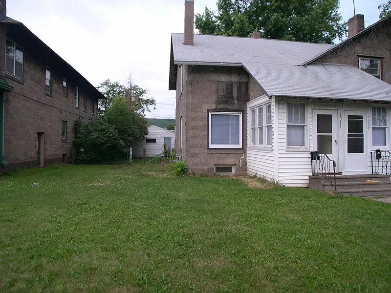 1011 87th Ave W
