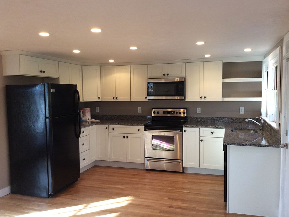 1st image of 590 Pine St