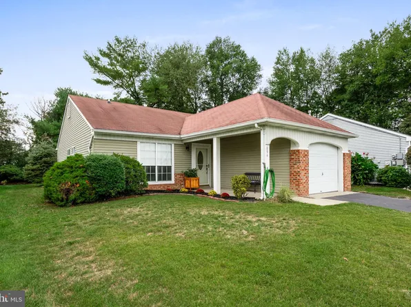 894 Westminster Dr N, Southampton, NJ 08088