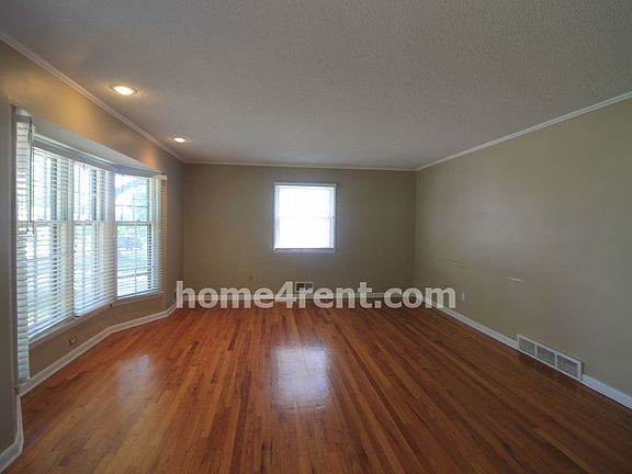 3rd image of 7609 W 96th St
