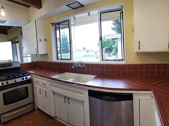 4th image of 2010 Grandview Cir