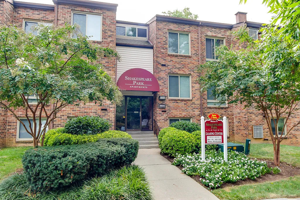 Shakespeare Park Apartments — Photo 1