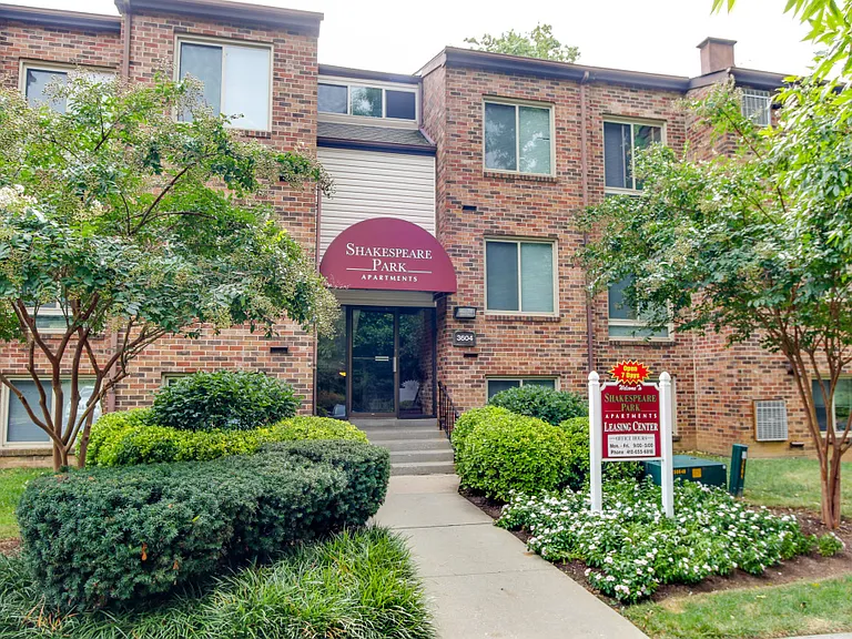 Shakespeare Park Apartments — Photo 1