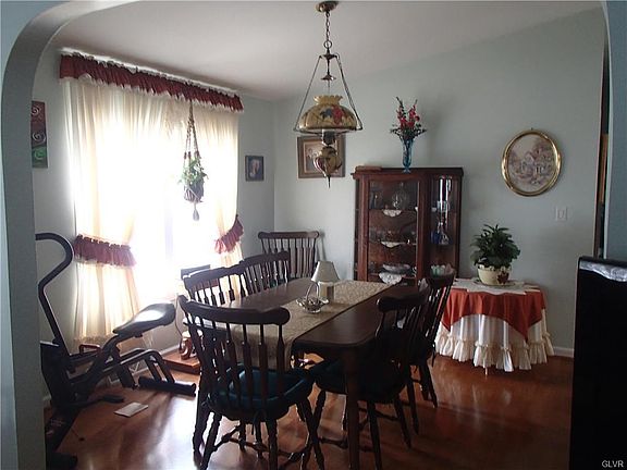 5th image of 70 Penny Ln