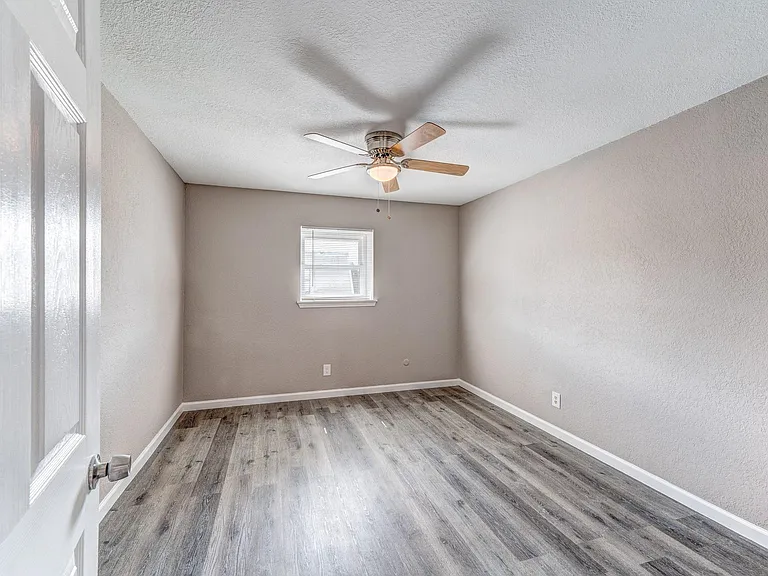 523 Spring Dr #4 — Photo 15