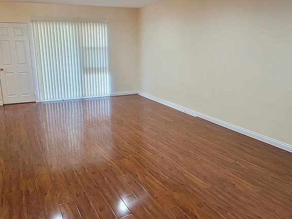 2nd image of 400 Raymondale Dr APT 32
