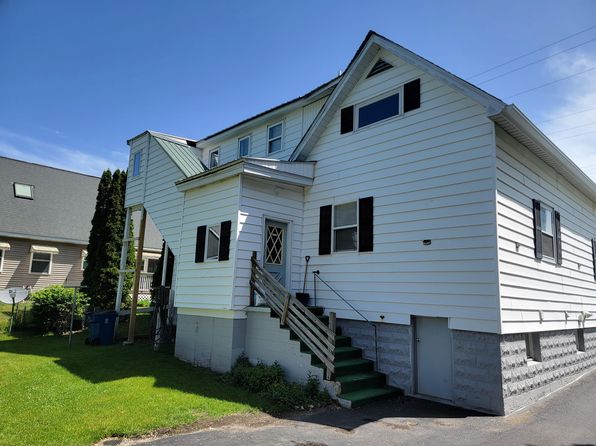 1006 1/2 Kosciusko St, Manistee, MI 49660
