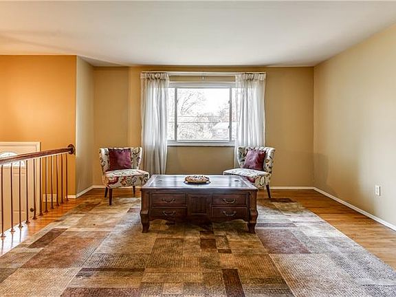 4th image of 4376 Winchester Dr