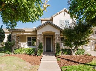 4672 N Emerald Peak Dr, Clovis, CA 93619